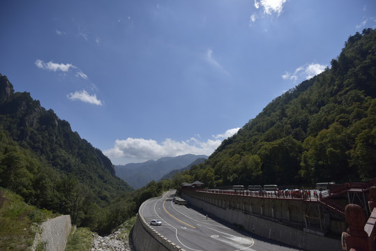 秦岭主峰太白山