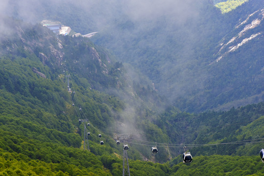 秦岭主峰太白山