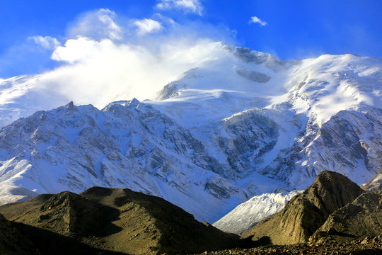 雪山晨光