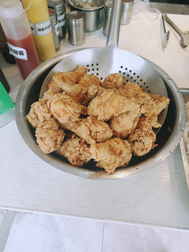 香酥油炸鸡腿