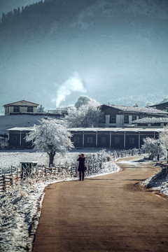 白雪覆盖的雪景小镇