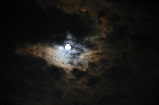 月夜乌云