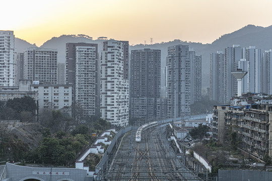 城市高铁动车进站