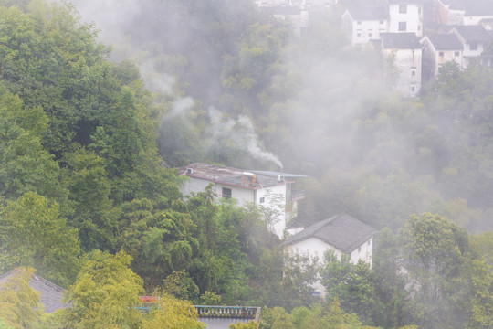 晨雾弥漫坡山村6