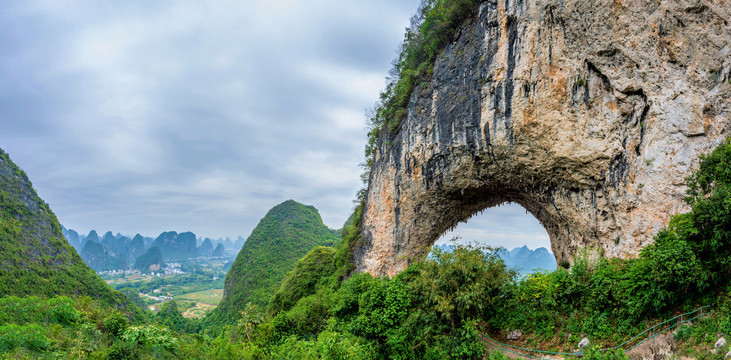 中国广西桂林阳朔月亮山风景区