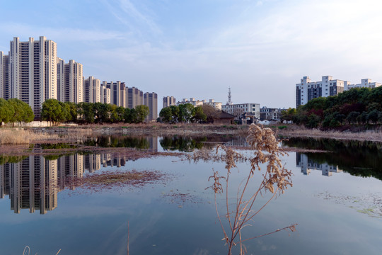 住宅建筑倒影