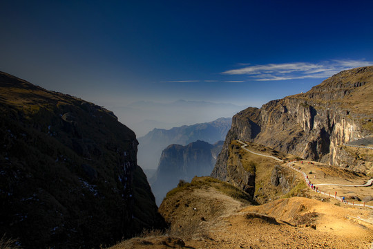 重峦叠嶂