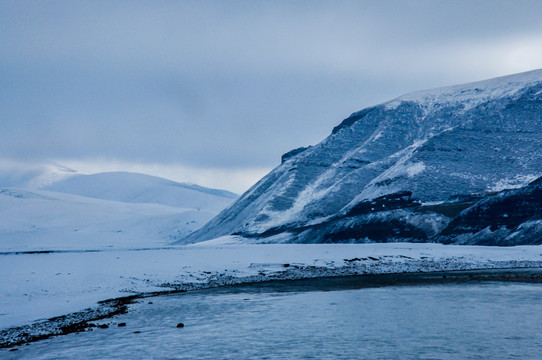 青海祁连山雪景