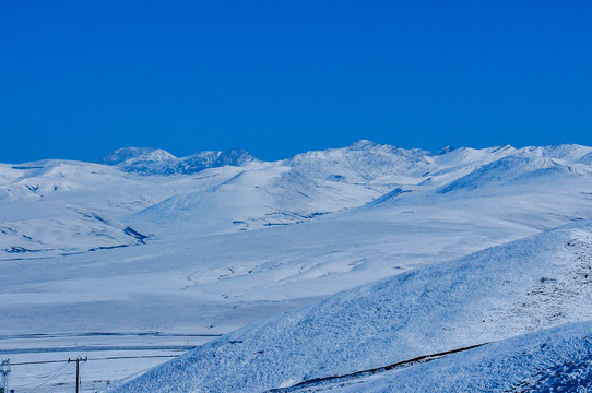 祁连山雪景