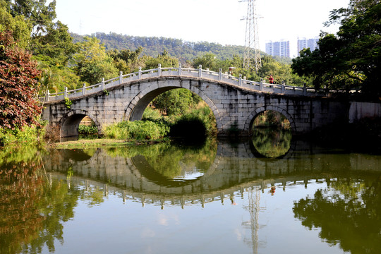 深圳东湖公园石拱桥