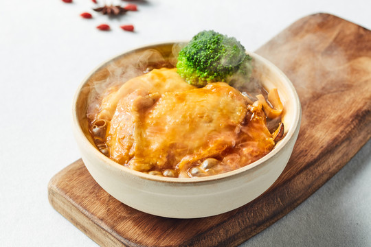 砂锅鲍汁鸡扒