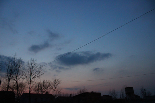 农村傍晚天空