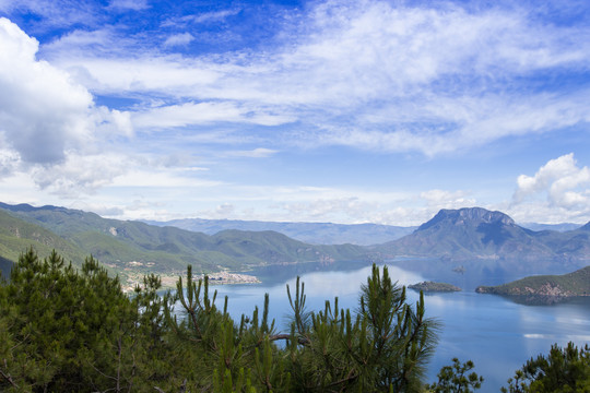 云南泸沽湖里格半岛湖景