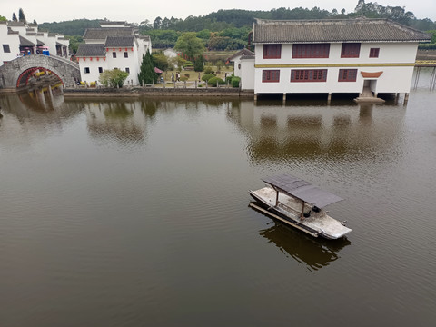 竹筏湖水高清实拍图