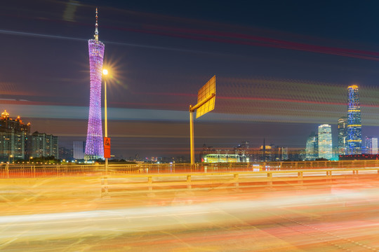 广州城市天际线和高速公路夜景