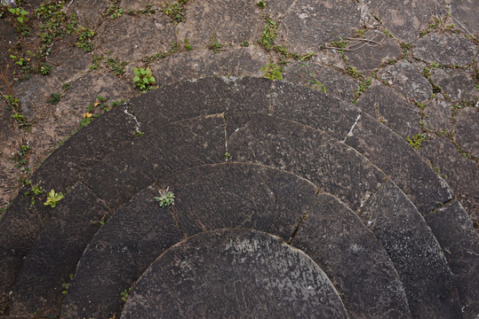半圆形石阶