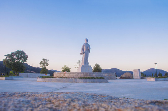 李贽广场及雕像