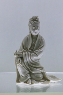 明德化窑白釉观音瓷坐像
