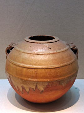 出土汉代釉陶罐