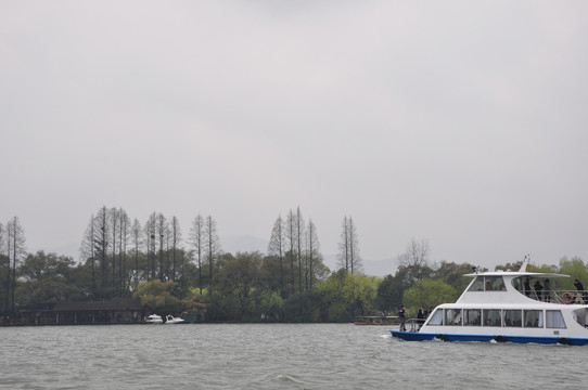 坐船游杭州西湖