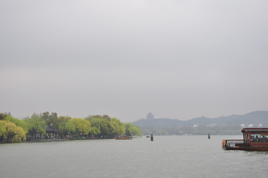 杭州西湖游船赏景