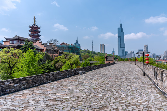 中国南京城墙和鸡鸣寺古建筑