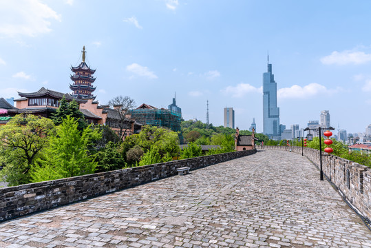 中国南京城墙和鸡鸣寺古建筑