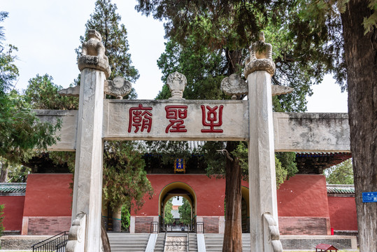 中国山东曲阜孔庙的圣时门