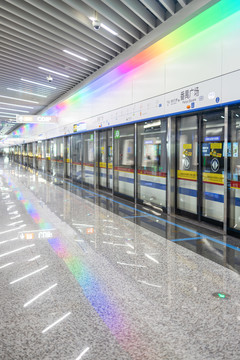 地铁18号线番禺广场站月台