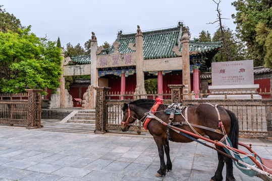 中国山东曲阜颜庙的大门