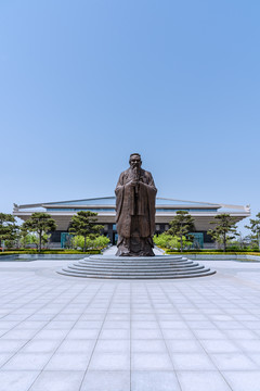 中国山东曲阜孔子雕像