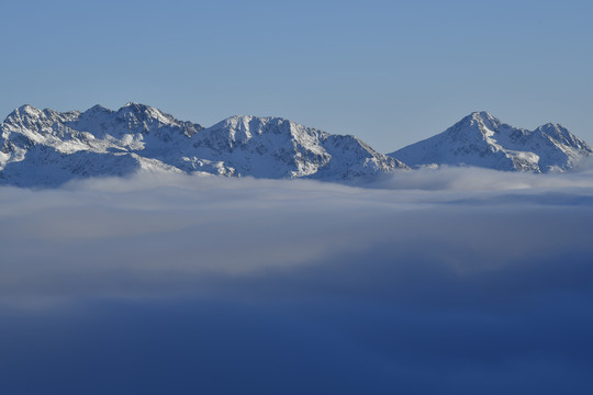 雪山云海