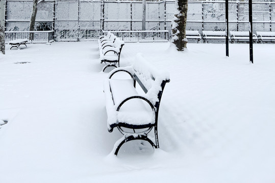 雪地长椅