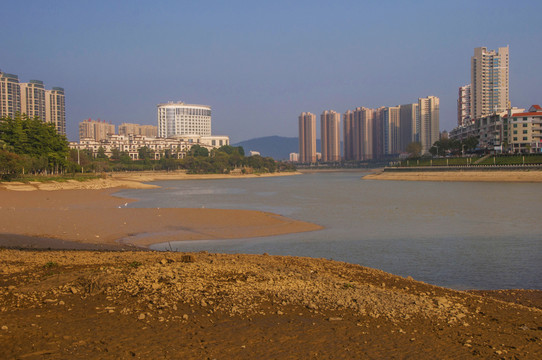 枯水期的河流