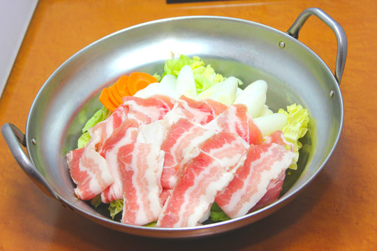 白菜肥牛卷火锅