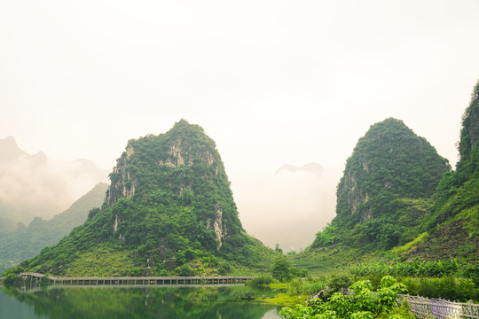 百色凌云浩坤湖