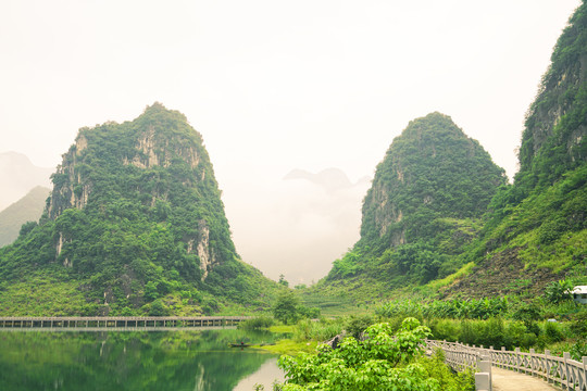 百色凌云浩坤湖