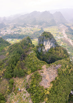 桂林灵川穿岩五江寨天坑