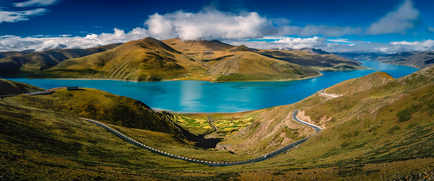 西藏羊卓雍措湖全景图