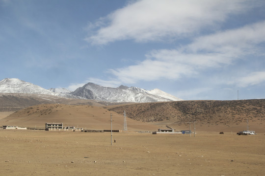 荒地雪山