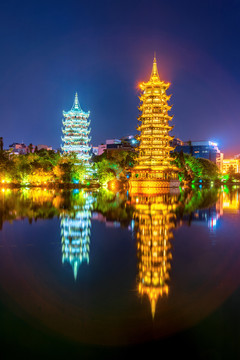 中国广西桂林日月双塔夜景风光
