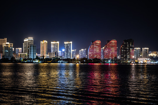 中国海南三亚市城区夜景