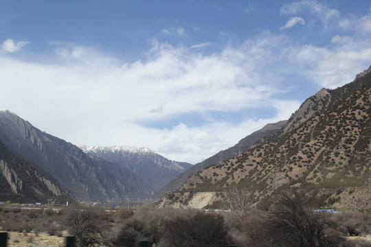 蓝天雪山