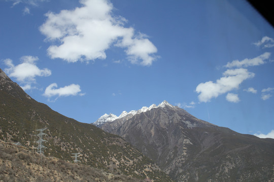 蓝天雪山