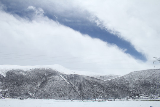 白茫茫雪山