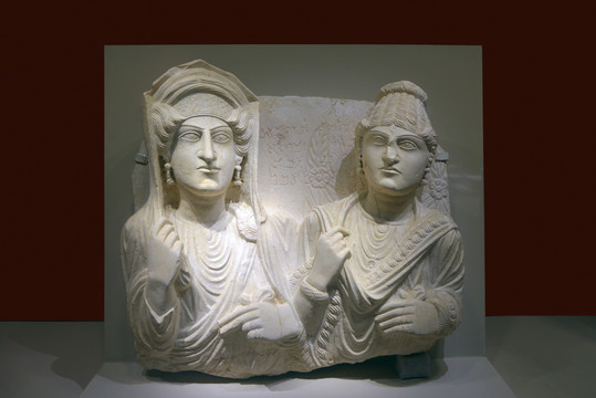 叙利亚公元两百年女士墓碑雕像