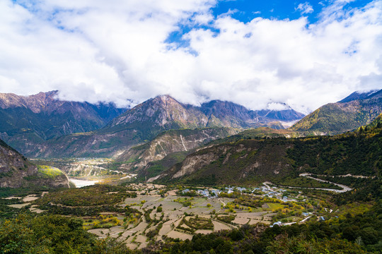 雅鲁藏布江大峡谷格嘎村观景台