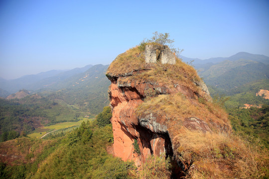 红石山寨土匪寨门