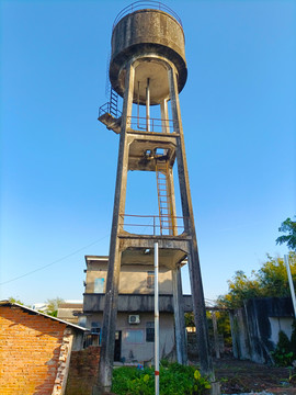 农村旧水塔