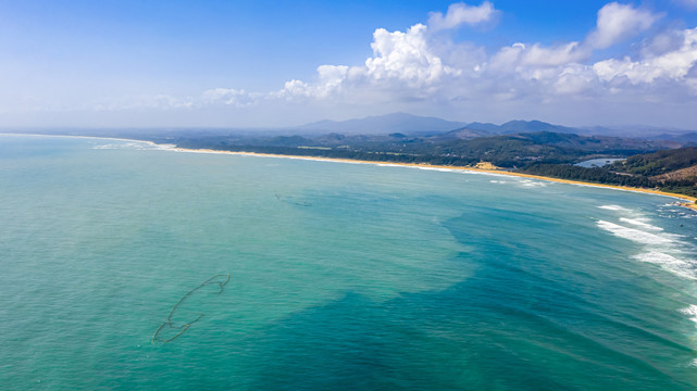 航拍海南万宁山钦湾